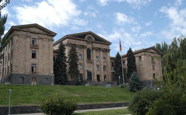 Alarm on bomb installation in Parliament of Armenia