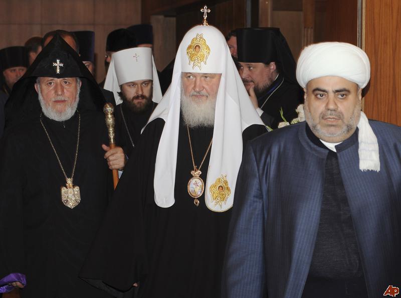 Catholicos Karekin II Blasts Baku’s Aggression during Meeting with Azerbaijan’s Religious Leader