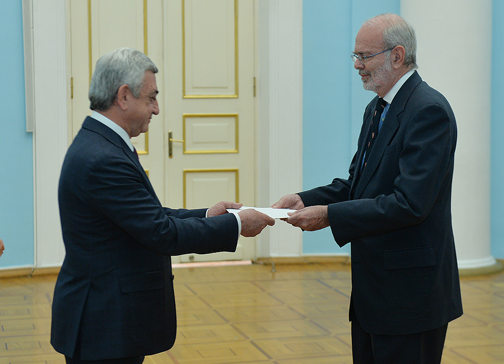 Newly appointed Colombia Ambassador hands credentials to RA President