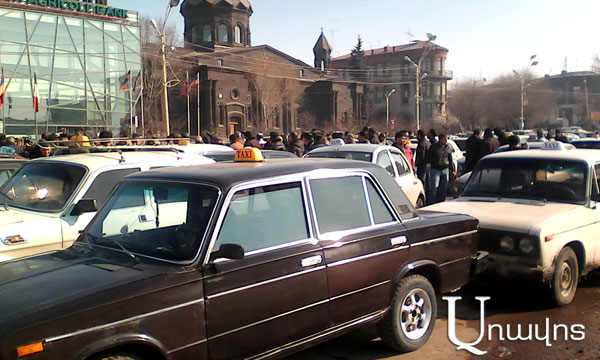 Gyumri taxi drivers start to migrate to Russia   