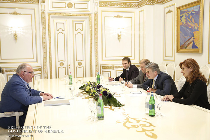 PM Receives Swiss Businessman Who Initiated Investment Program in Armenia’s Wine-Making Industry