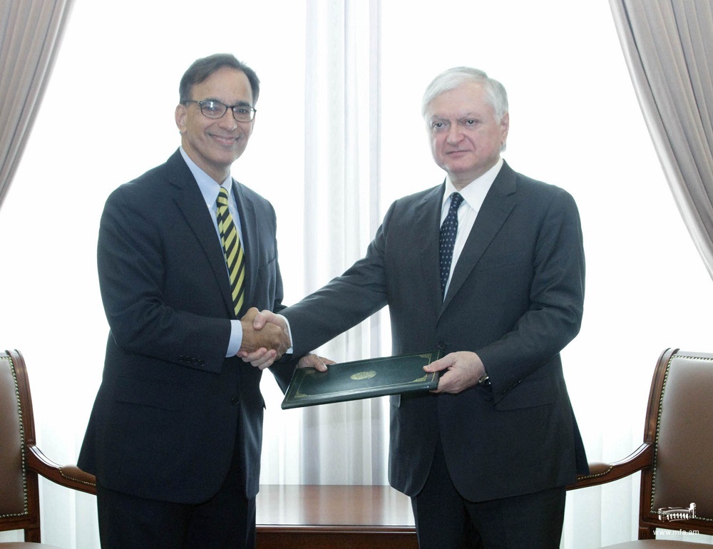 Newly appointed Ambassador of Brazil presented the copies of his credentials to Armenian Foreign Minister