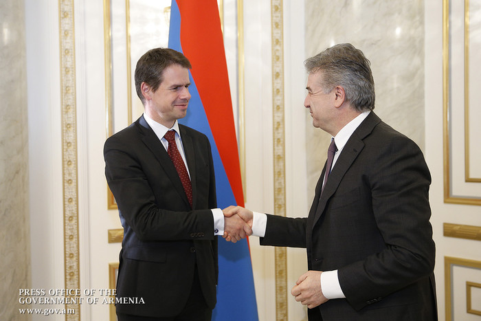 PM welcomes newly appointed French Ambassador to Armenia