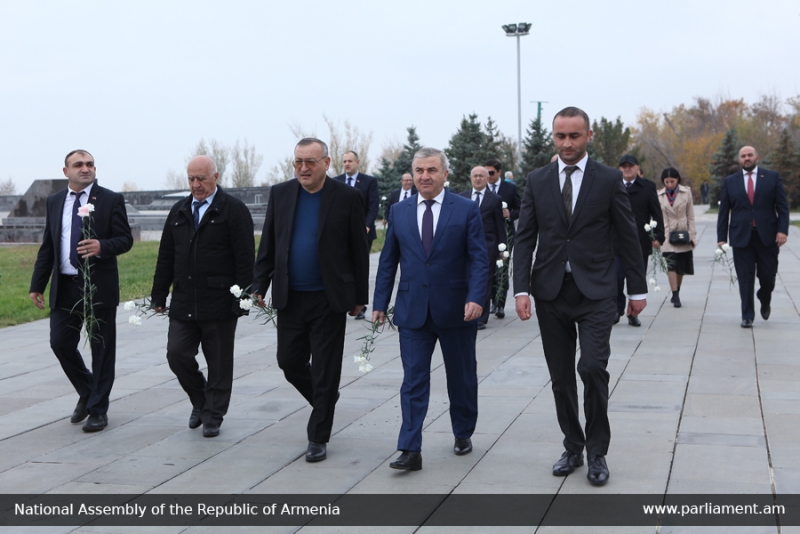 Artsakh Parliamentarians Pay Tribute in Yerablur and Tsitsernakaberd