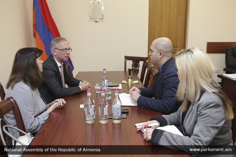 Armen Ashotyan proposes his German counterparts to take part in restoration works of Der Ez-Zor Armenian church