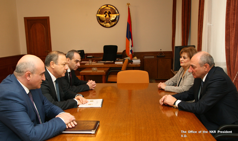 Bako Sahakyan received a delegation of the Armenian healthcare ministry led by minister Levon Altounyan.