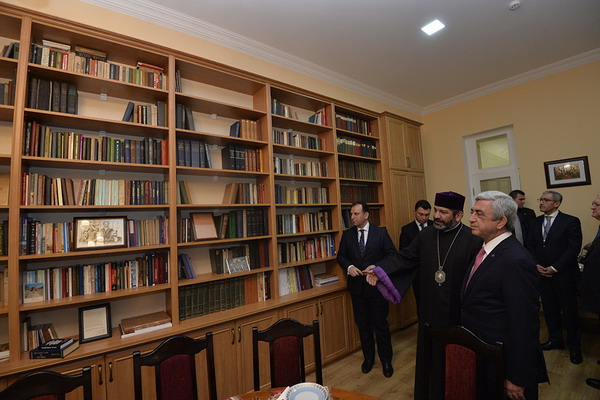 President Serzh Sargsyan visits Hovhannes Tumanyan House Scientific-Cultural Center in Tbilisi