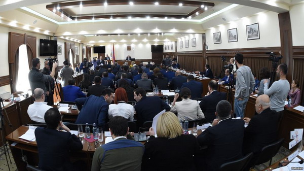 Yerevan Budget Criticized By Opposition: Radio Azatutyun