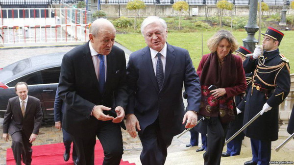 France Reaffirms ‘Strong’ Ties With Armenia: Nalbandian met Le Drian in Paris