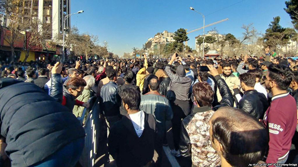 Public protest against authorities in Iran: Radio Azatutyun – video
