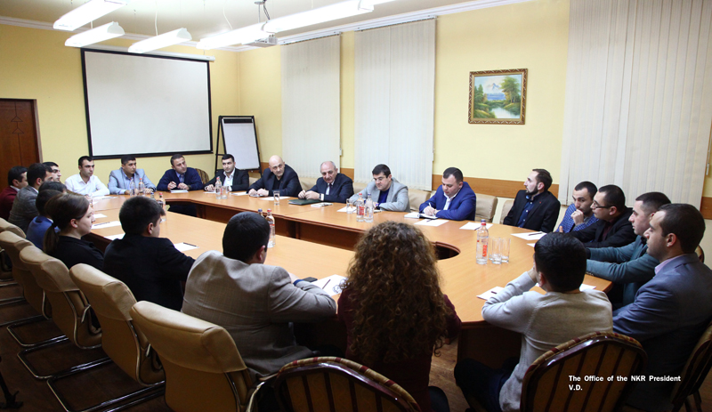 Bako Sahakyan held a meeting with  members of ‘Azat Hayreniq’ party’s youth wing.