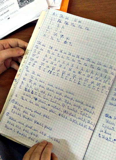 Italian woman tries to learn Armenian