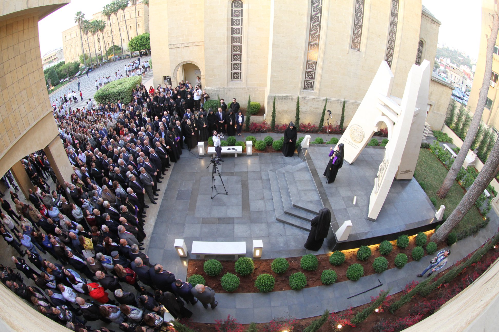 Bako Sahakyan partook in Antelias at a solemn opening ceremony of an Independence Monument