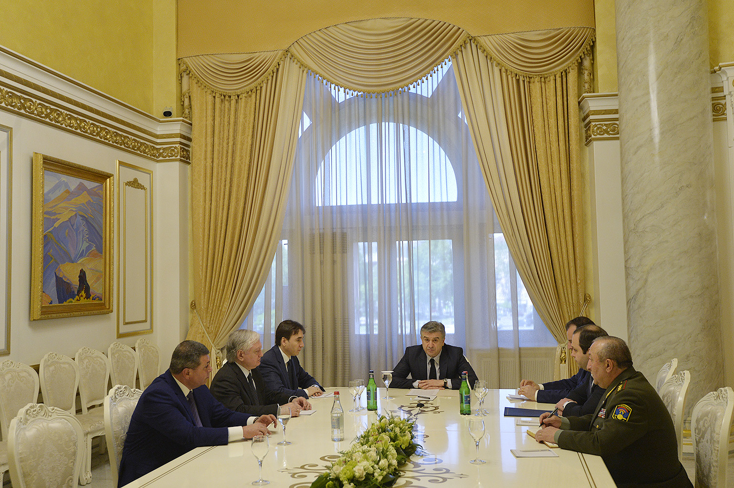 Acting Prime Minister Karen Karapetyan holds Security Council meeting