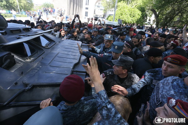 Police bring BTR tanks: protesters lay under vehicle banning to move