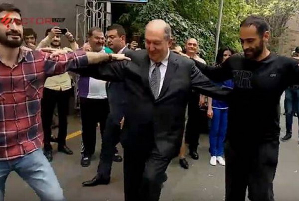All Smiles And Joy as Armenia’s Charismatic President Sarkissian Grooves to Folk Music With Protesters