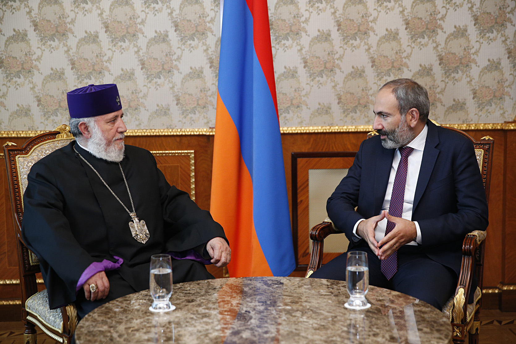 Nikol Pashinyan hosts Catholicos of All Armenians