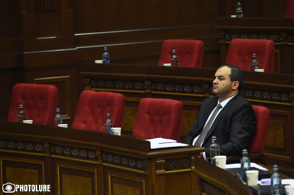 In Parliament They Demand Artur Davtyan to Resign If He cannot Call Robert Kocharyan to Interrogation