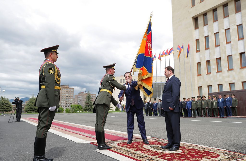 Vigen Sargsyan gives the military flag of the Defense Minister of the Republic of Armenia to Davit Tonoyan