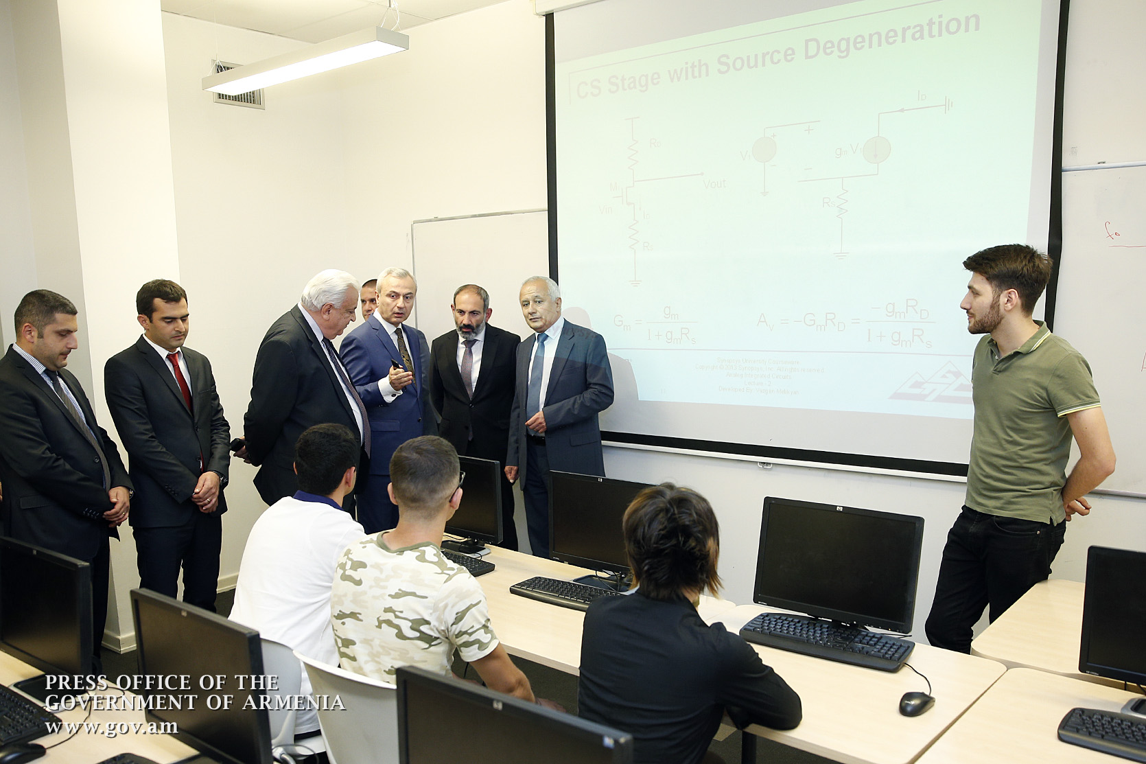 PM gets acquainted with Synopsys Armenia’s activities and comments on Government’s funded pension system-related decision