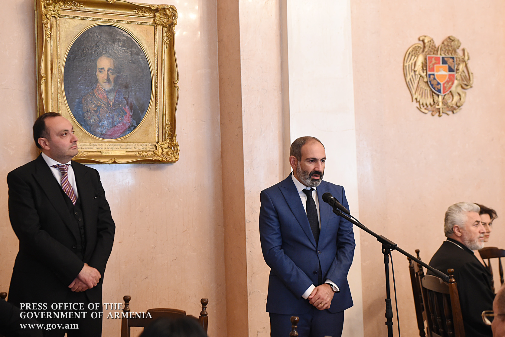 PM attends working dinner with Armenian community representatives in Moscow