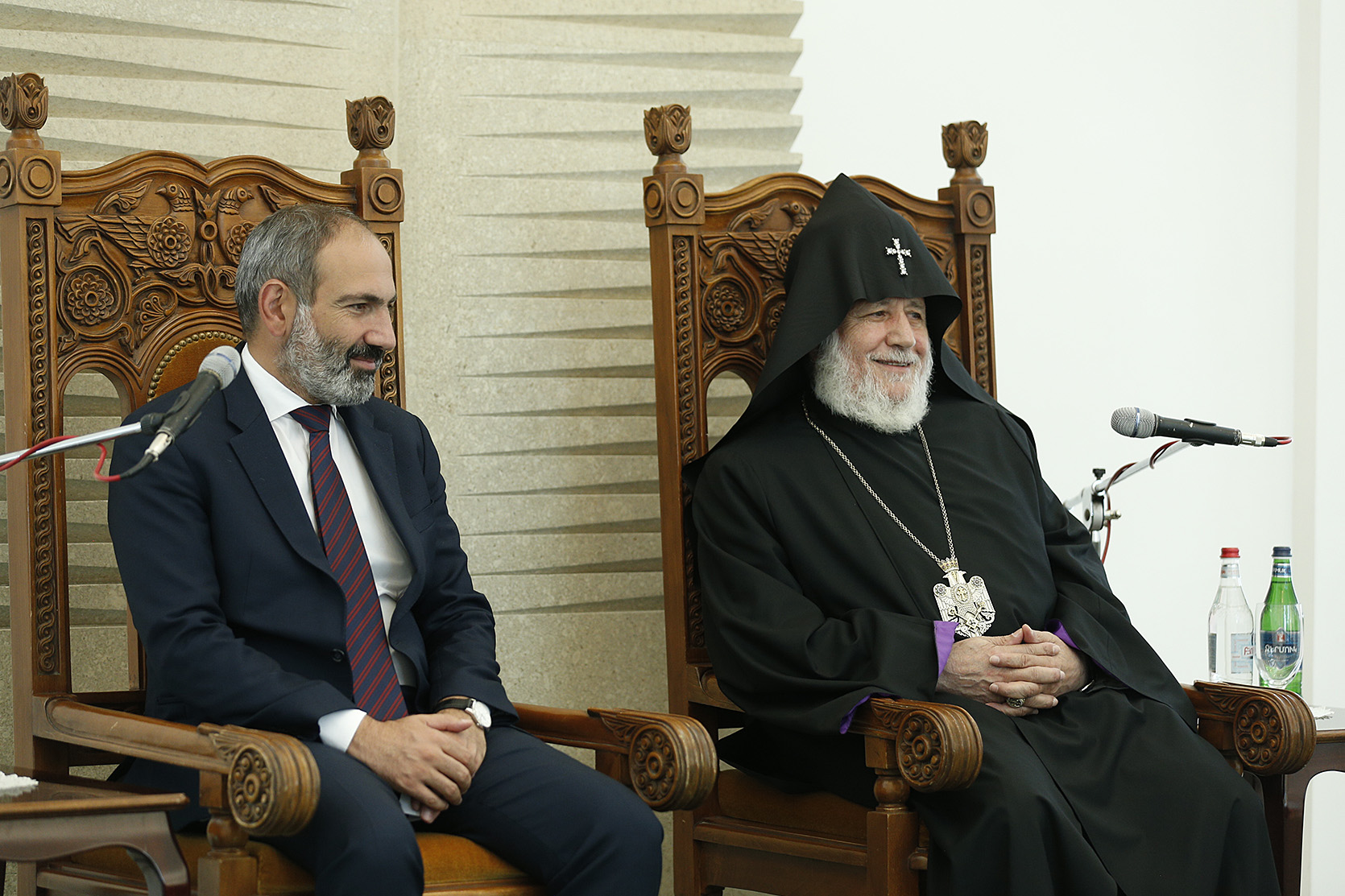 Nikol Pashinyan meets with Supreme Spiritual Council and bishopric class annual meeting participants