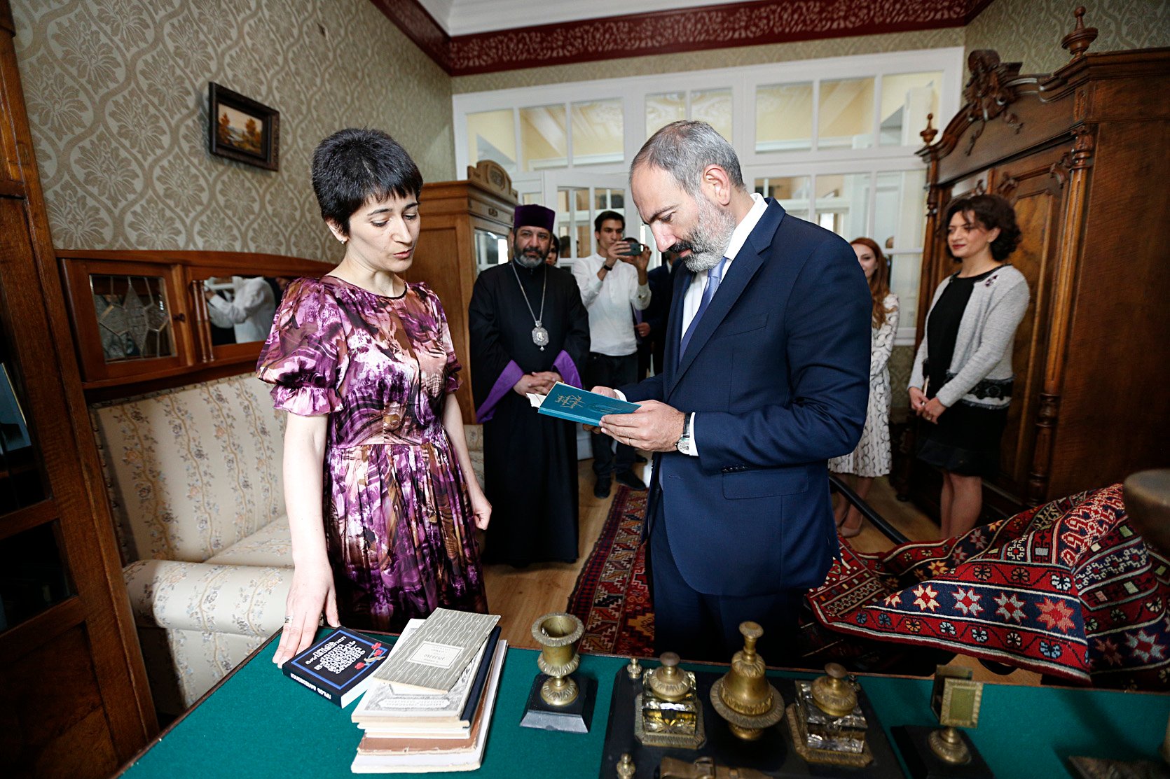 Nikol Pashinyan visits Hovhannes Tumanyan House scientific-cultural center in Tbilisi