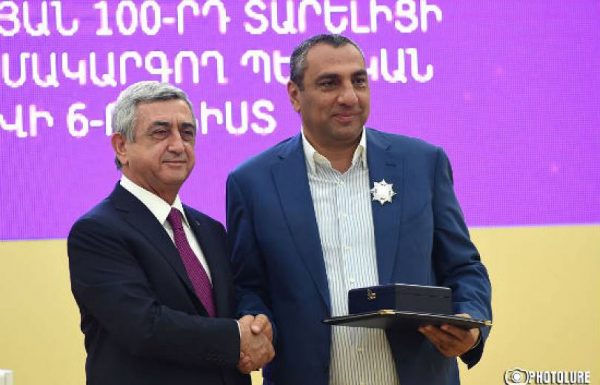 Serzh Sargsyan meets Republican businessmen