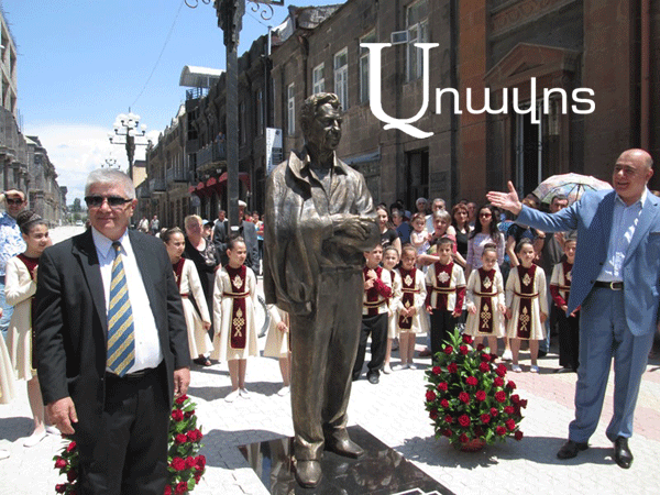 Kirk Kerkorian’s walking statue placed in Gyumri center