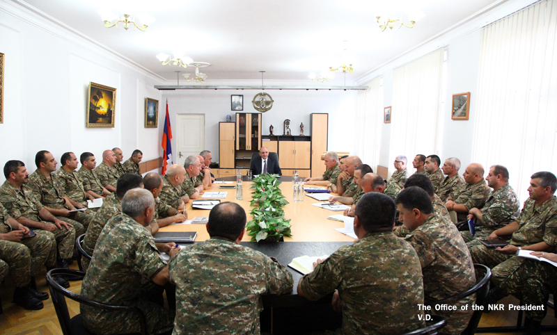 Bako Sahakyan held working consultation with Defense Army supreme command staff
