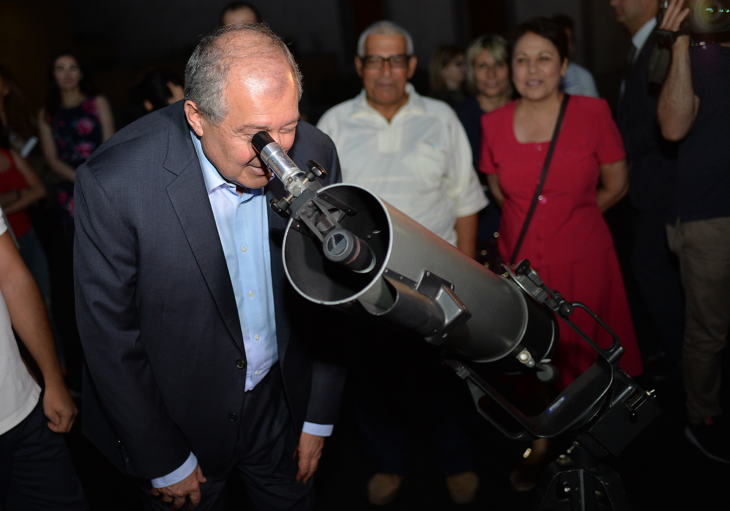 Amateur stargazing was organized on the Presidential Palace premise
