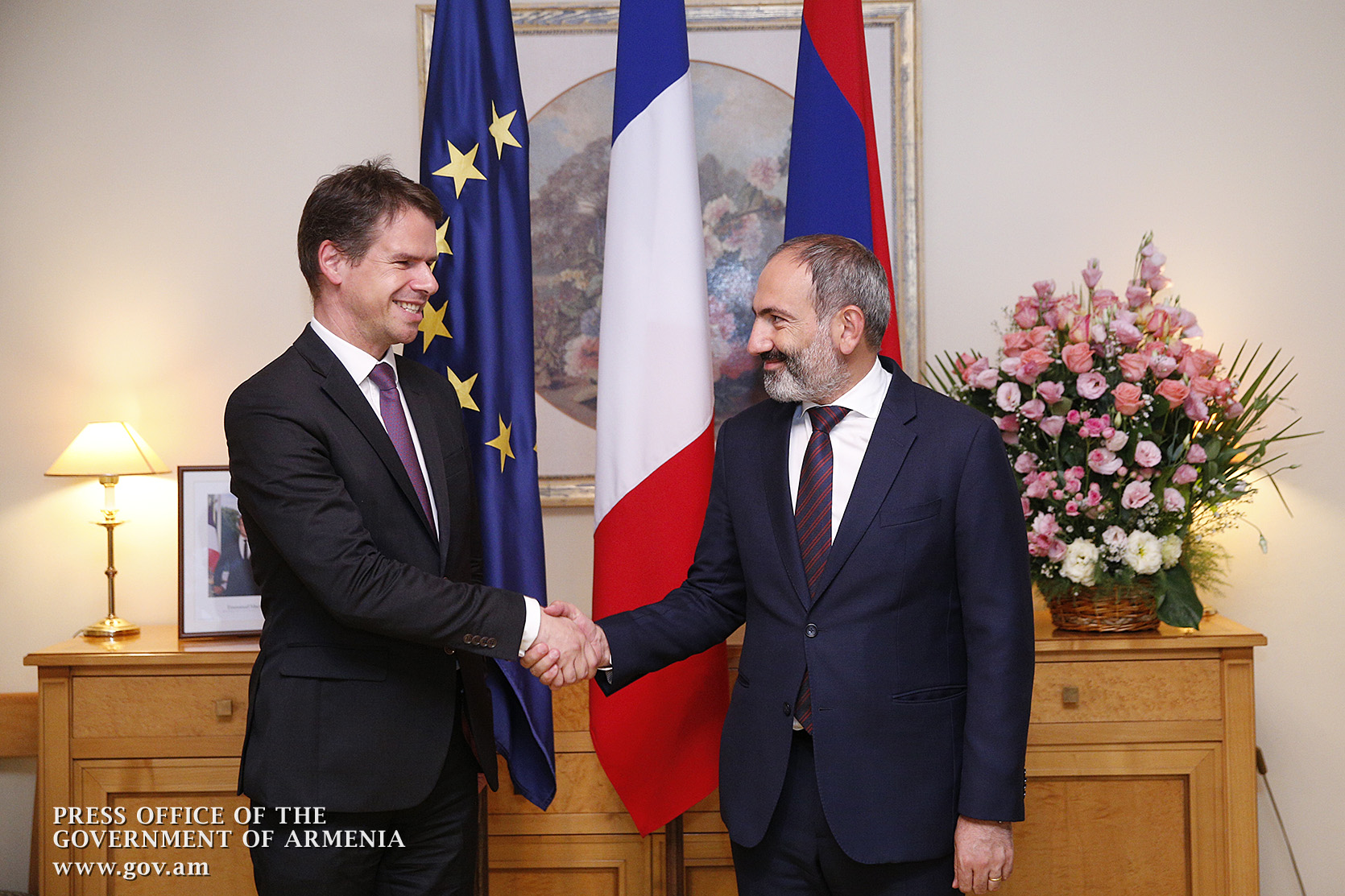 Prime Minister congratulates top leadership of France on National Holiday and visits French Embassy in Armenia