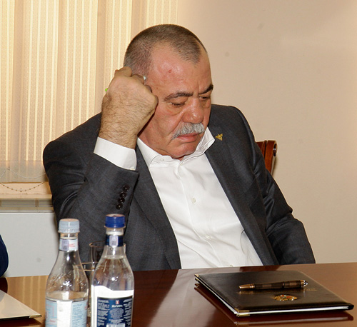 Manvel Grigoryan deprived of title of honourable citizen of Echmiadzin