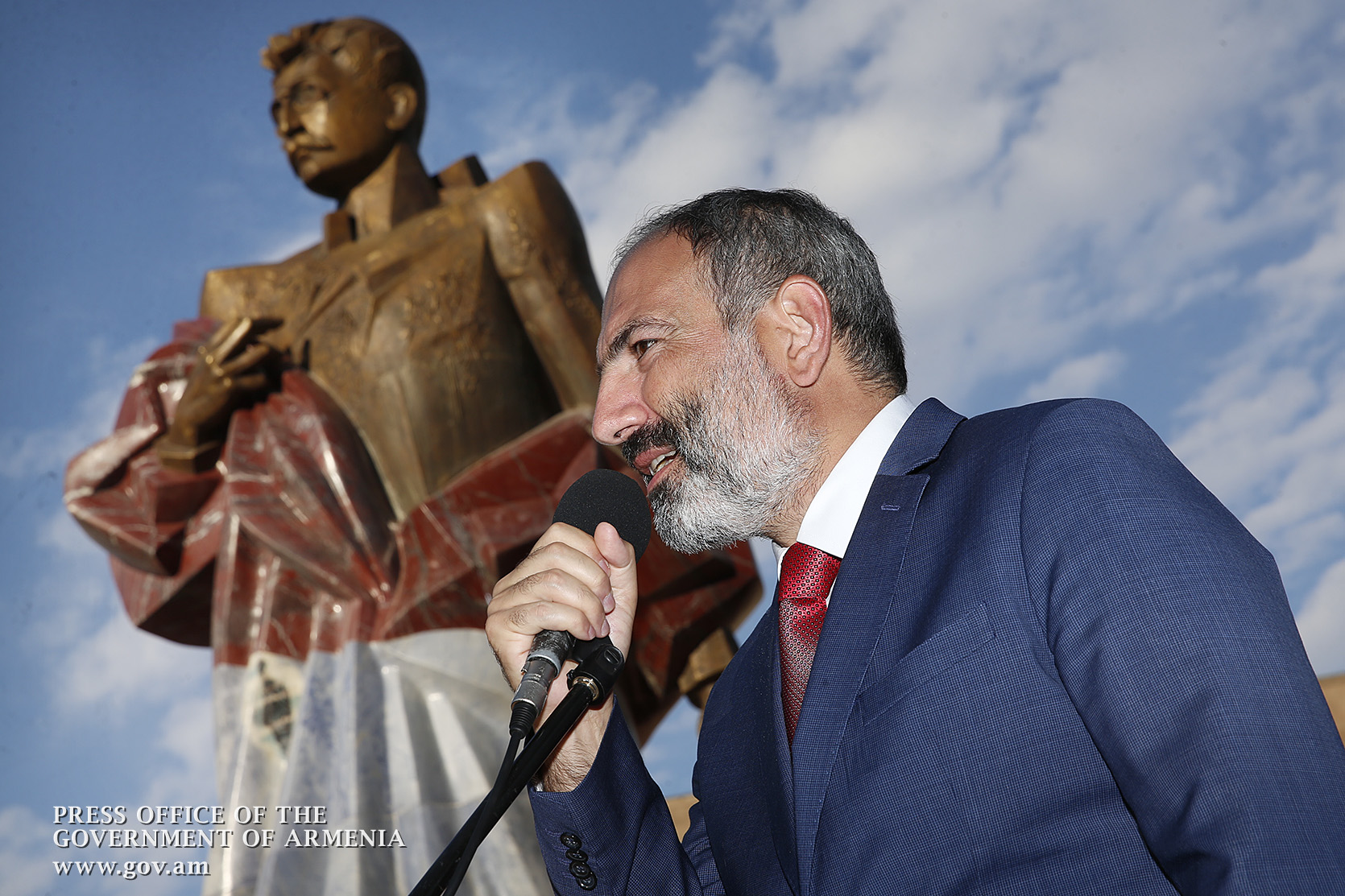 Nikol Pashinyan attends unveiling of statue of Aram Manukyan