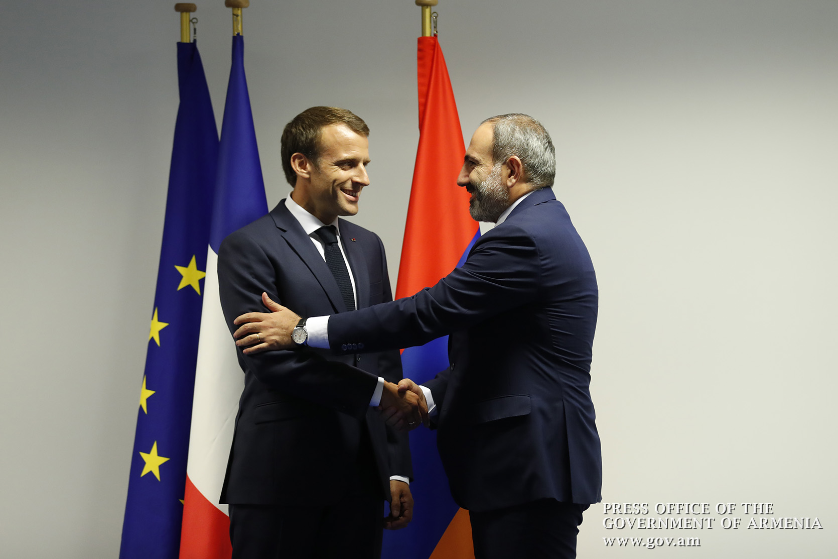 Nikol Pashinyan, Emmanuel Macron discuss Armenian-French relations development agenda