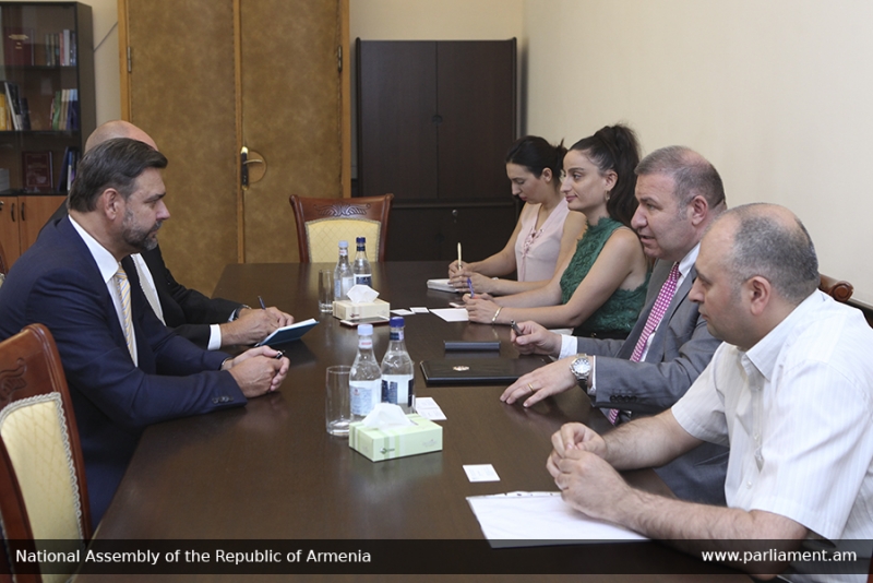 Mikayel Melkumyan Meets with Ambassador Extraordinary and Plenipotentiary to Czech Republic to RA Petr Mikyska