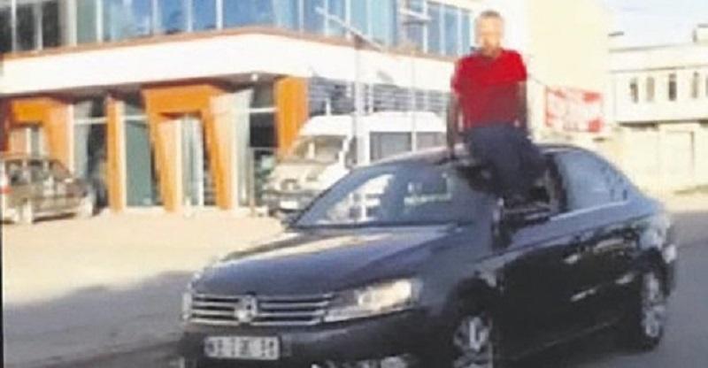 Turkish man fined for driving car with feet while sitting on its roof – Hurriyet