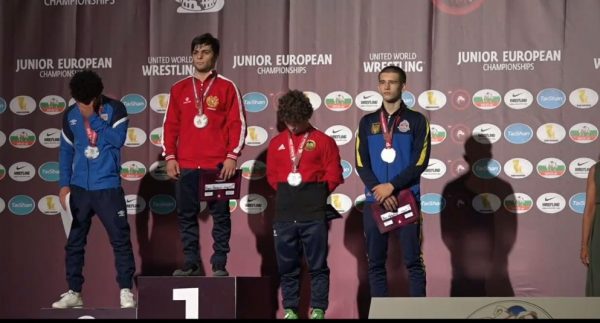 Azerbaijani participant cried standing beside Armenian Champion