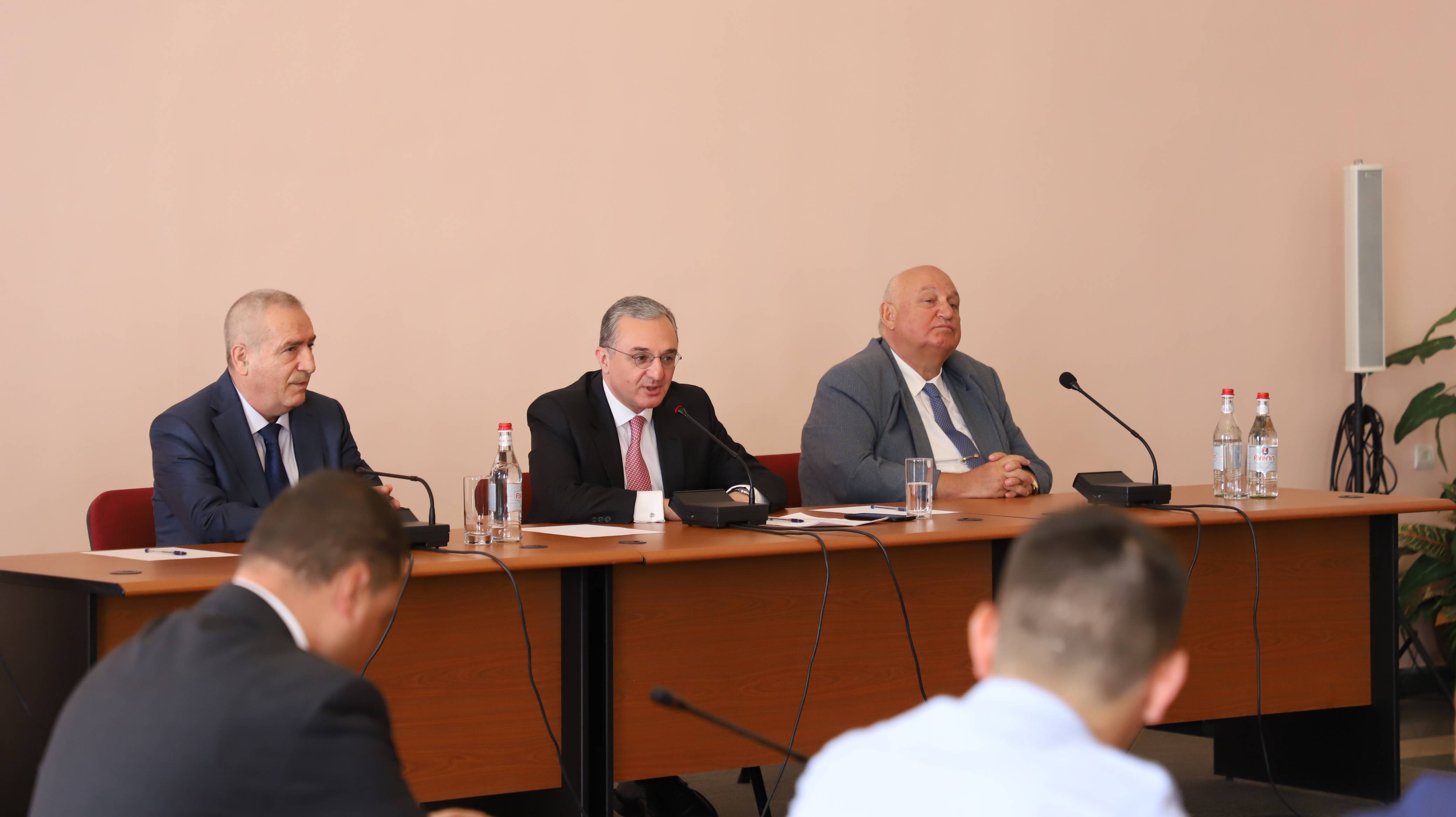 Foreign Minister of Armenia delivered first lecture at the YSU Faculty of International Relations