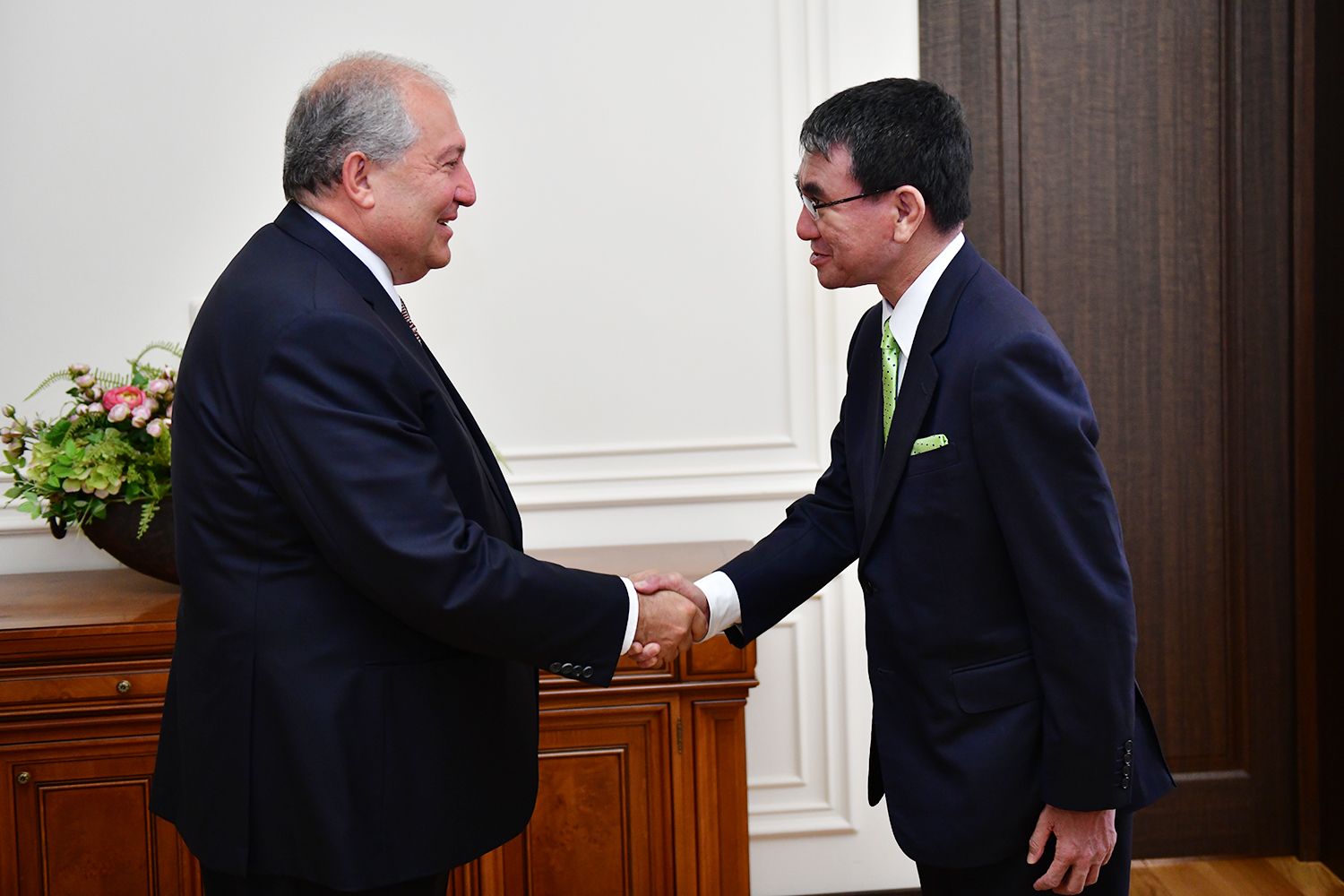 President Sarkissian hosted the Minister of Foreign Affairs of Japan