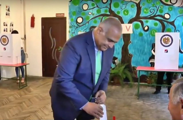 Raffi Hovhannisyan prepared to congratulate whoever is elected mayor, regardless of who it is