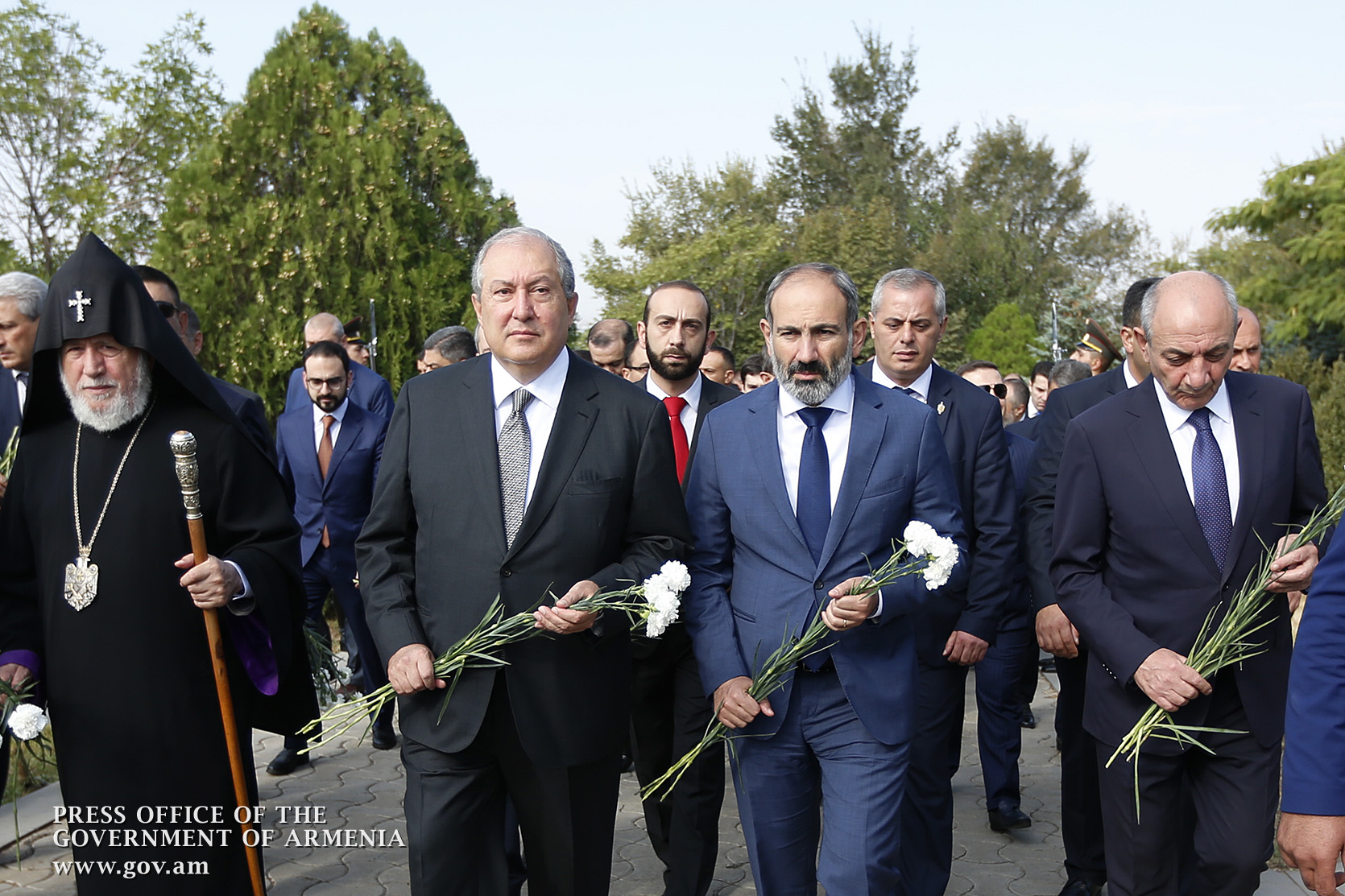 PM visits Yerablur pantheon on 27th anniversary of Armenia’s independence