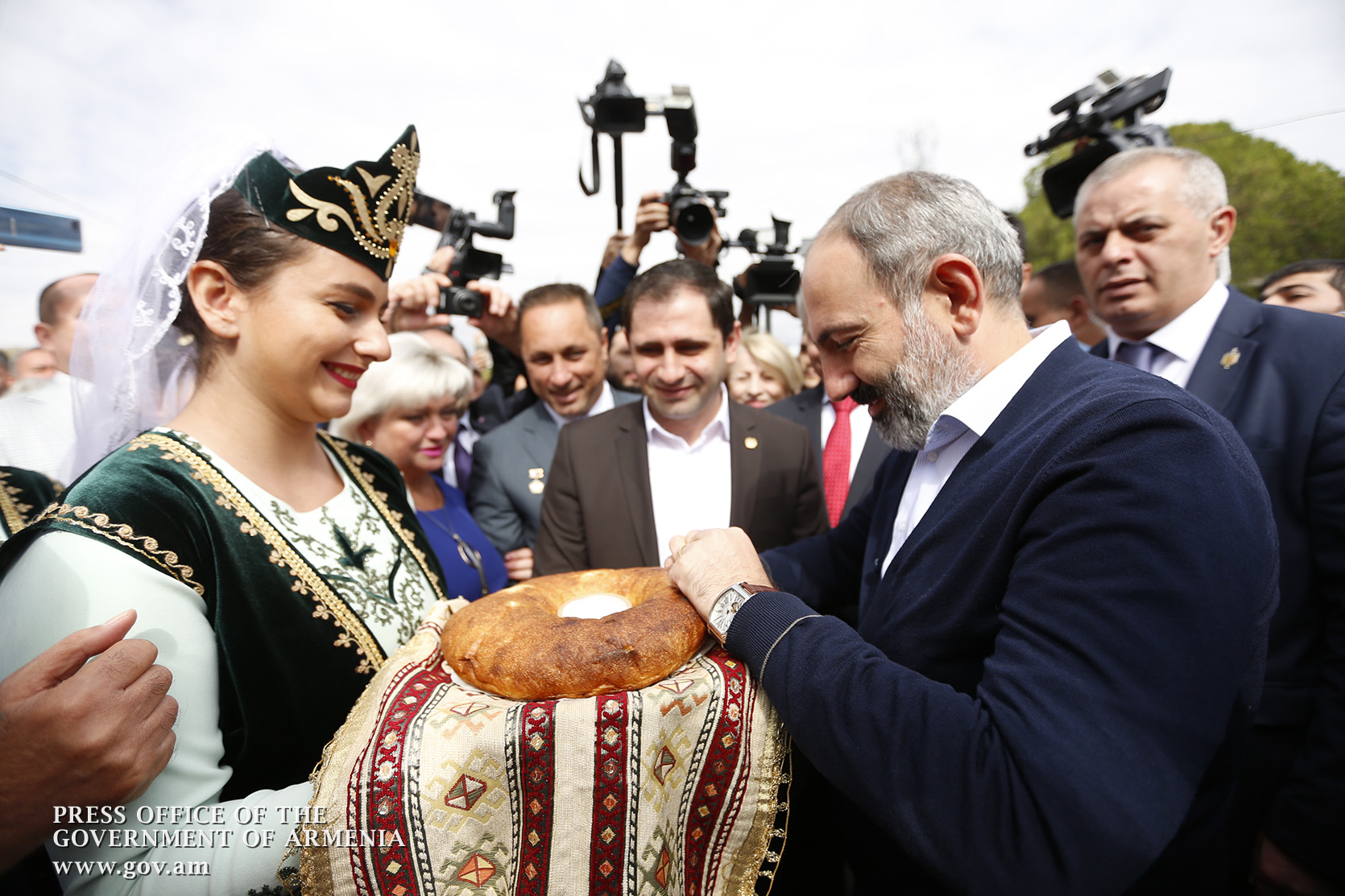 PM joins Agarak Revival Project’s 10th anniversary celebrations; attends opening of a clothing factory launched on his initiative
