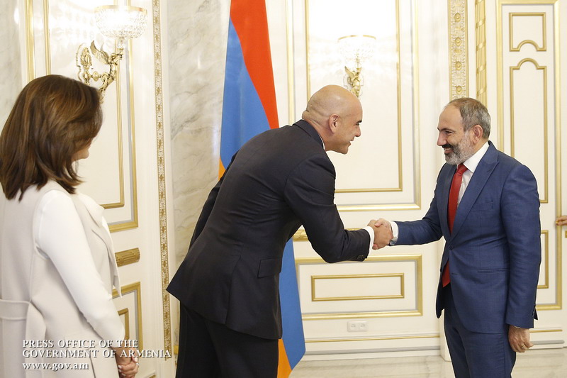 Nikol Pashinyan receives Izmirlian Foundation Vice President Greg Jerejian