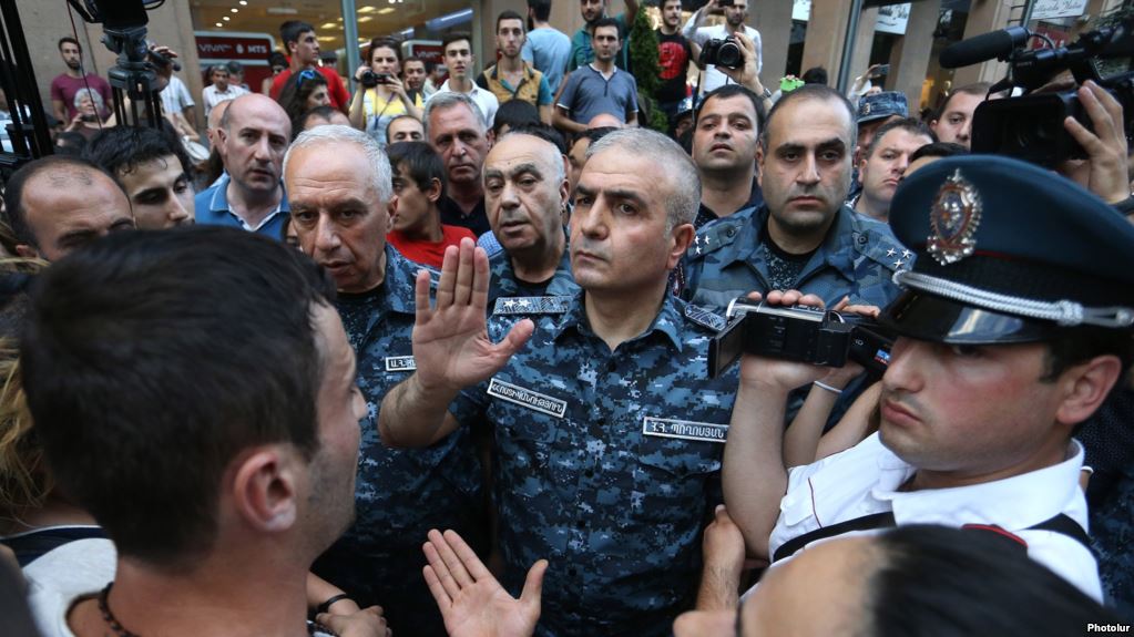 Nikol Pashinyan defends his decision to appoint a retired police general as governor of Syunik province