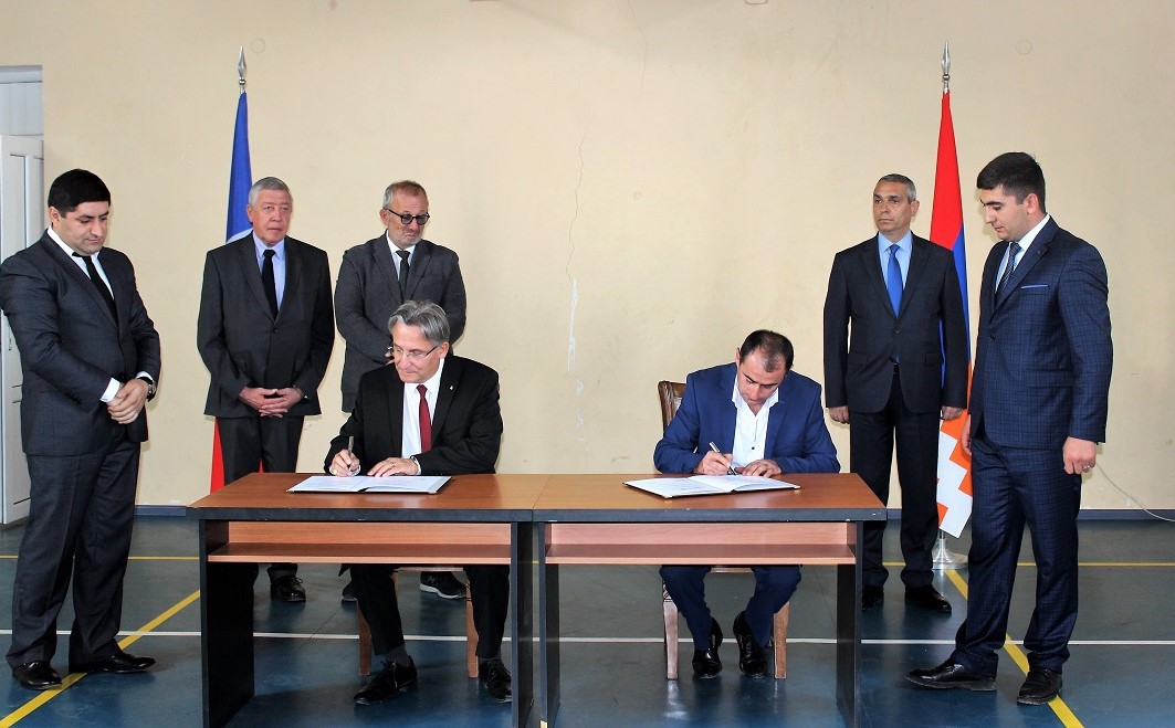 Declaration of Friendship Signed between Shekher Community of Artsakh and Arnouville Community of France
