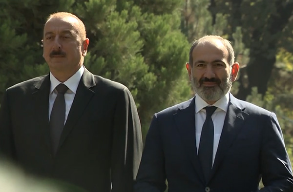 Nikol Pashinyan meets with Ilham Aliyev