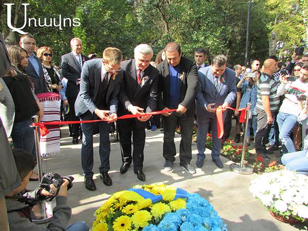 Statue of Taras Shevchenko unveiled in Yerevan’s Circular Park