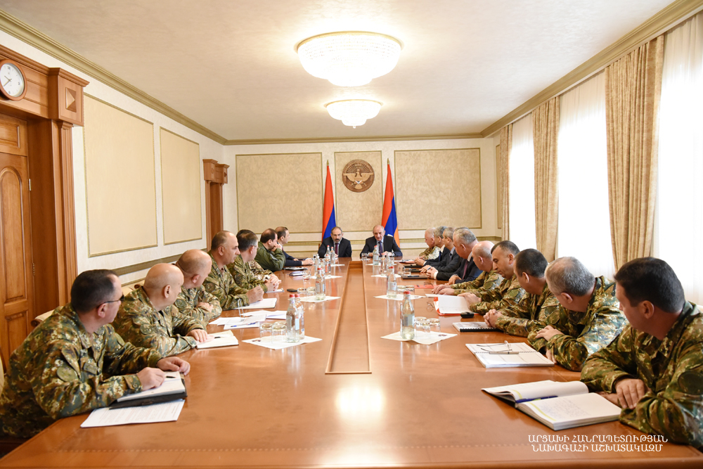 Bako Sahakyan and Nikol Pashinyan discussed issues related to steady enhancement of the Defense Army’s fighting efficiency