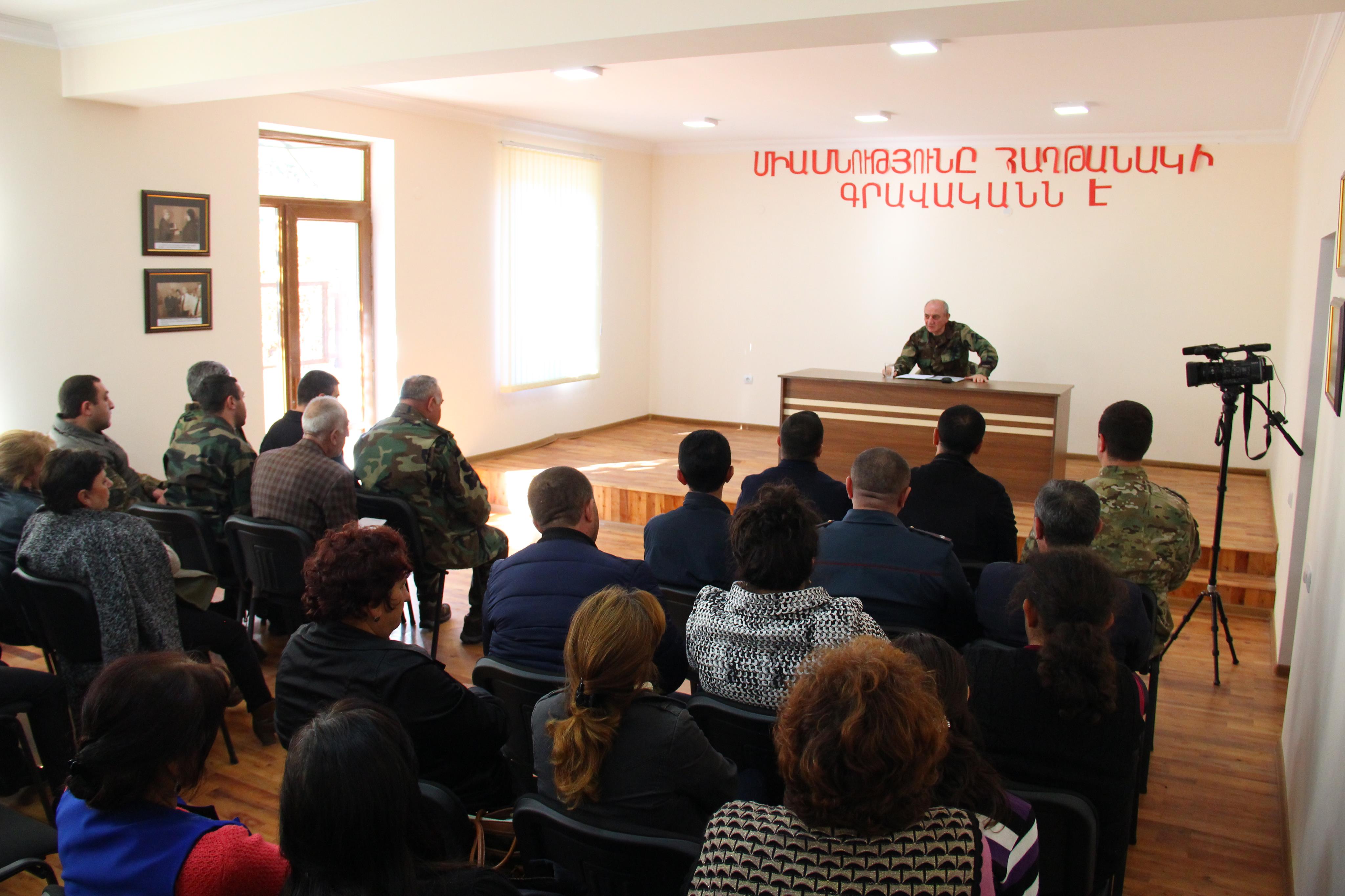 Bako Sahakyan together with defense minister Levon Mnatsakanyan and other officials observed tactical maneuvers involving troops of the Defense Army’s